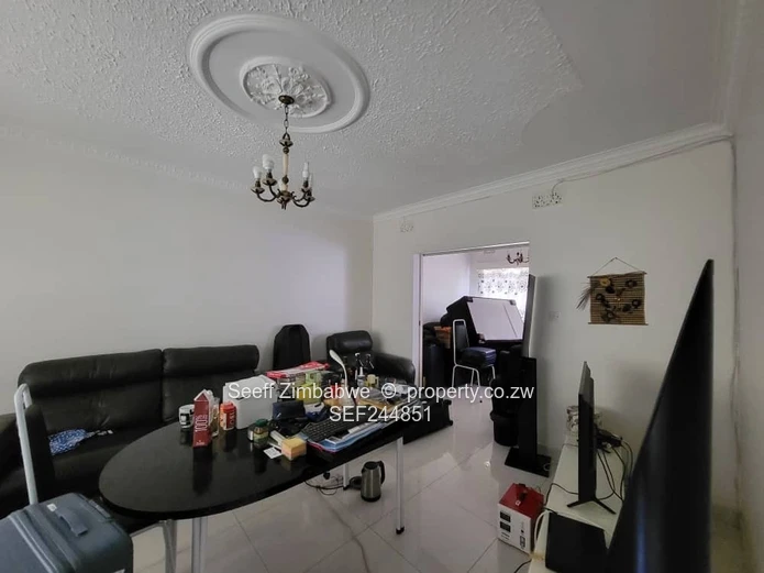 Sunlit Double-Storey 3-Bed Garden Flat in Avenues