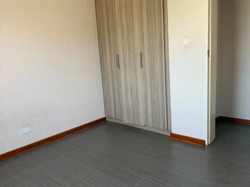 4 Bedroom Flat & Apartment
