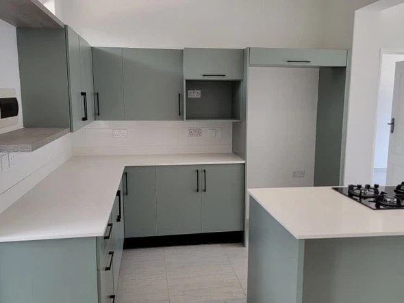 2 Bedroom Flat & Apartment