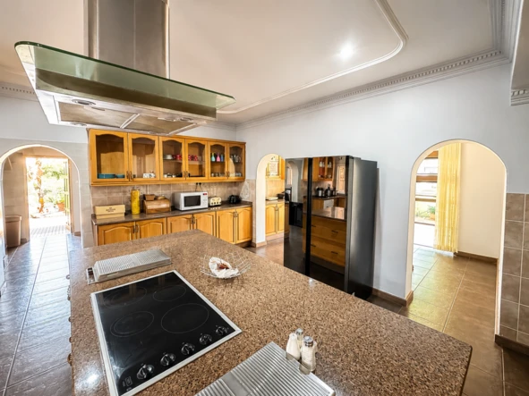 6 Bedroom House