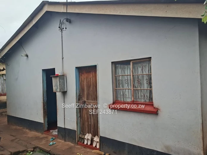Single-Storey 5-Bed Home with Veranda in Chiredzi