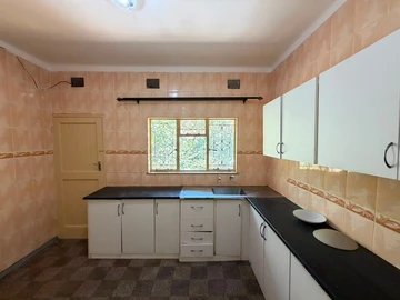3 Bedroom Flat & Apartment