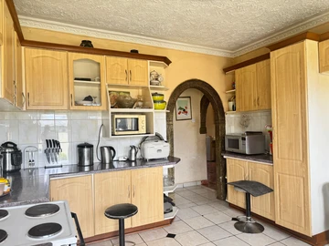 5 Bedroom House