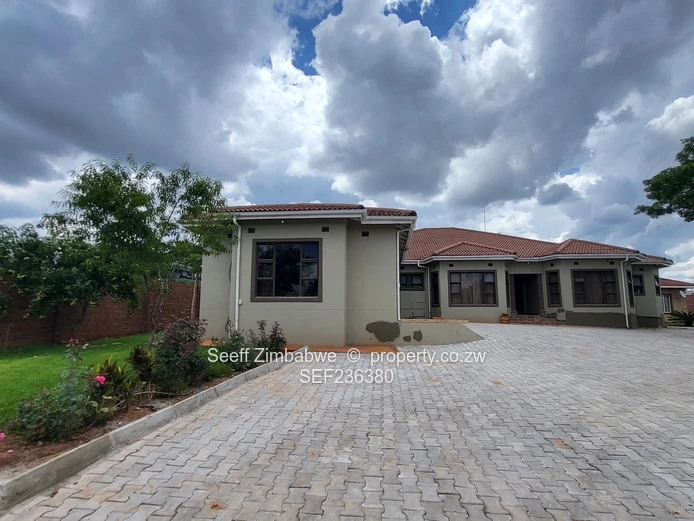 Charming House for Sale in Brookview (Sole Mandate)