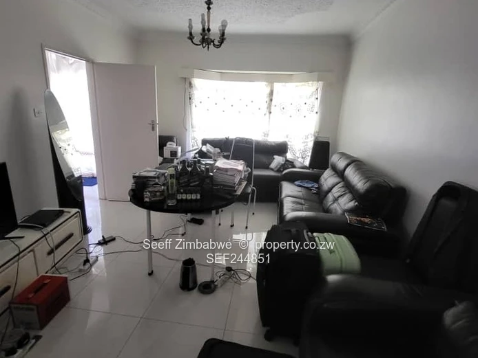 Sunlit Double-Storey 3-Bed Garden Flat in Avenues