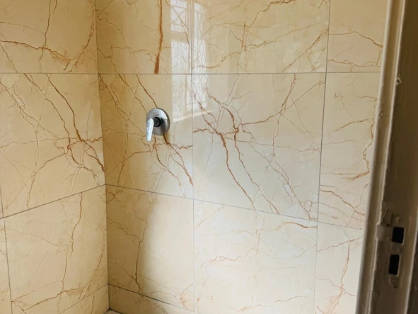 2 Bedroom Flat & Apartment