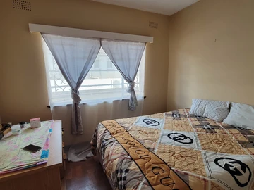 2 Bedroom Flat & Apartment