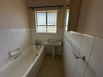 2 Bedroom Flat & Apartment