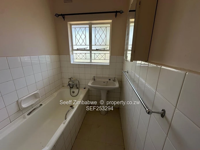 Executive 2-Bedroom Avondale Garden Flat with Dedicated Office