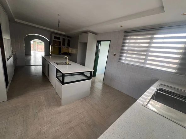 6 Bedroom House