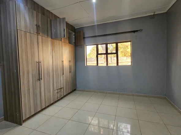 2 Bedroom Flat & Apartment