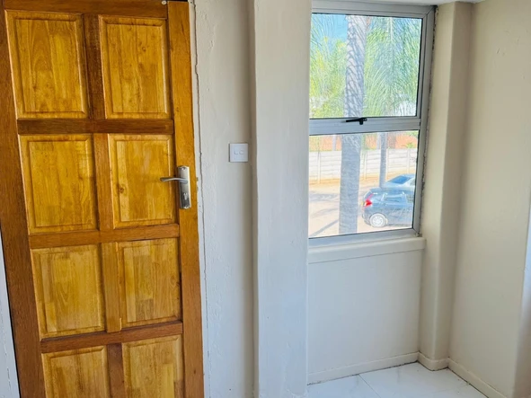 2 Bedroom Flat & Apartment