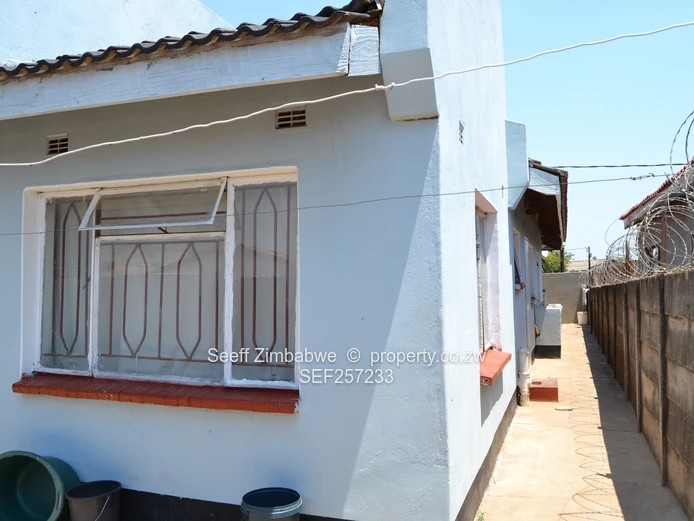4-Bed Maridale Home — Walled, Paved Courtyard