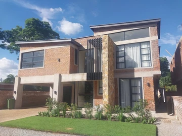 4 Bedroom Flat & Apartment