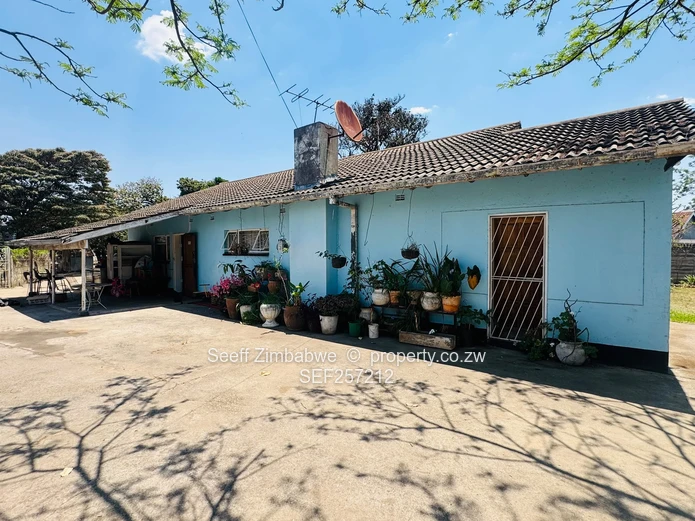 Solid 3-Bedroom Home on 5,423 sqm in Chadcombe (Sole Mandate)