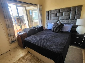 2 Bedroom Flat & Apartment