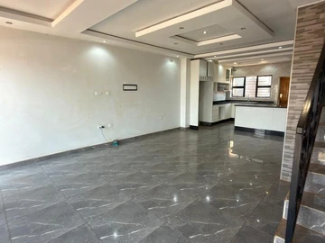 3 Bedroom Flat & Apartment