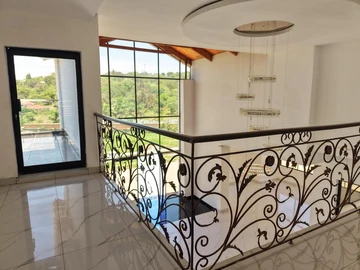 6 Bedroom Flat & Apartment