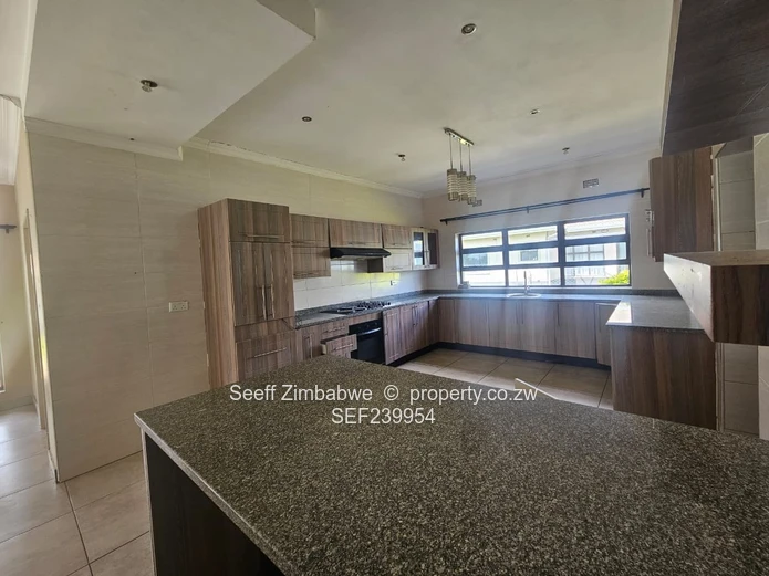 Elegant Three-Bedroom Contemporary Residence in Fairview, Mount Hampden