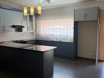 4 Bedroom Flat & Apartment