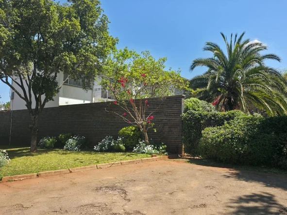 2 Bedroom Flat & Apartment