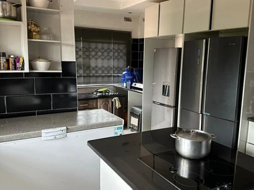 6 Bedroom House