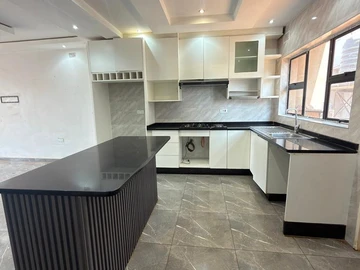 3 Bedroom Flat & Apartment