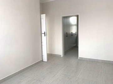 2 Bedroom Flat & Apartment