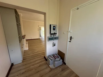 2 Bedroom Flat & Apartment