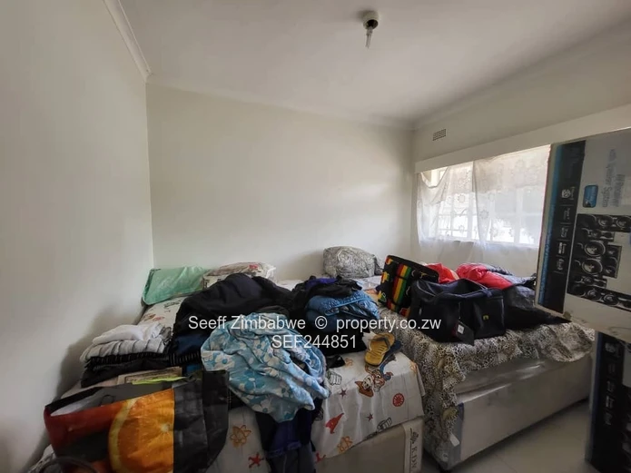 Sunlit Double-Storey 3-Bed Garden Flat in Avenues