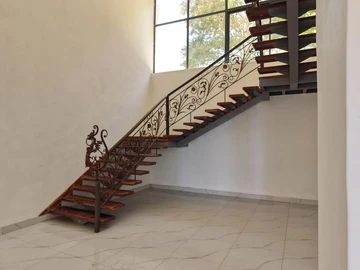 6 Bedroom Flat & Apartment