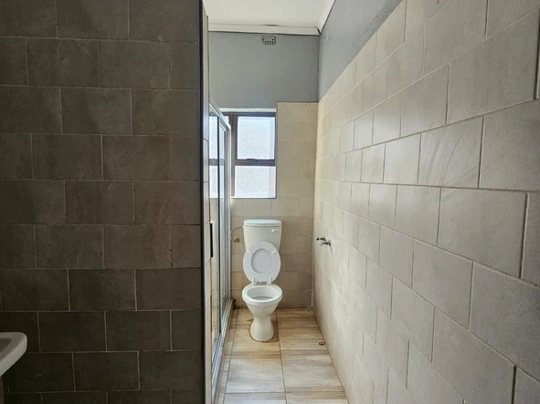 2 Bedroom Flat & Apartment