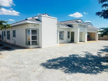 Luxurious Family Home with Premium Amenities