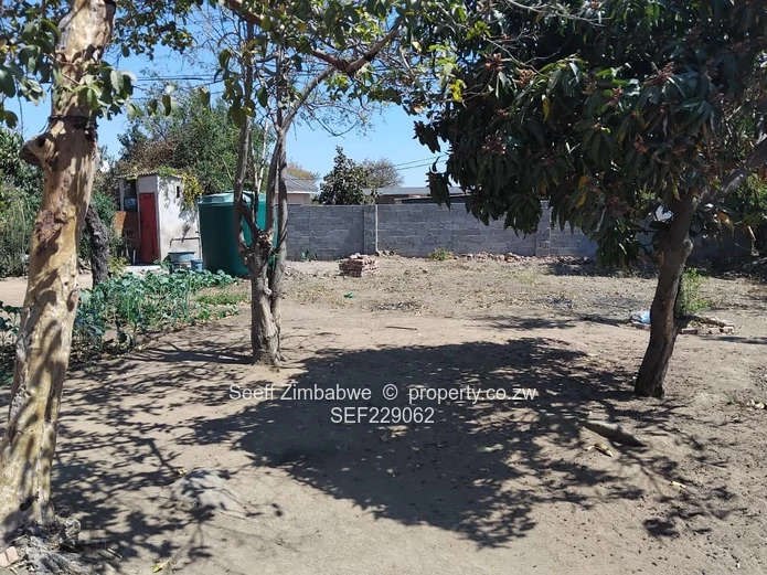 Fixer Upper 2 Bedroom Home with Spacious Yard in Barbour Fields!