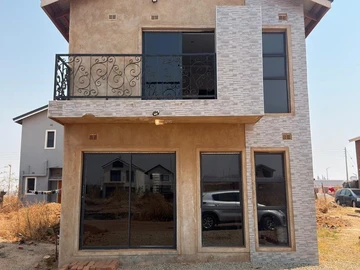 3 Bedroom Flat & Apartment