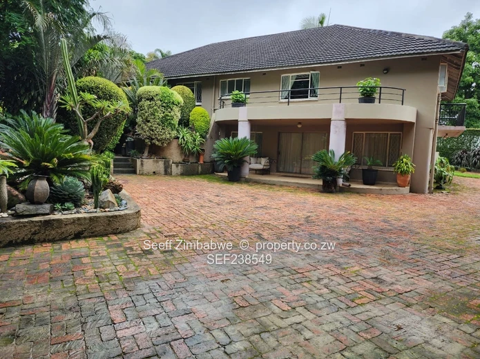 An Entertainer’s Paradise: Grandeur & Serenity in Mature Glen Lorne