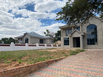 6 Bedroom Flat & Apartment
