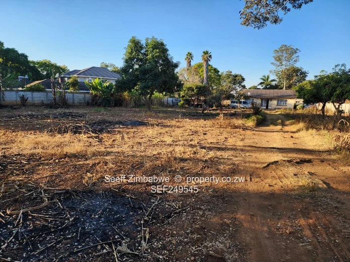 Prestigious Windmill Lane: Premier 2825 sqm Subdivision Stand with Income Cottage