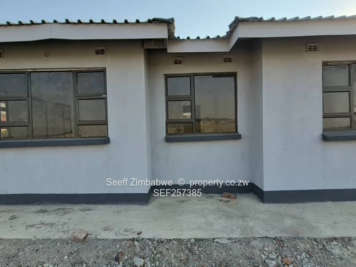 Southview Park: HOUSE FOR SALE - NEAR COMPLETION- 240 m²