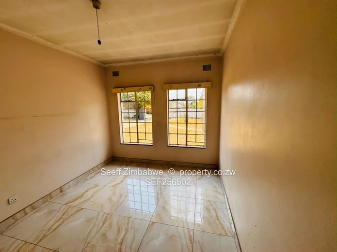 3-Bedroom Family Property On Over 1 Acre