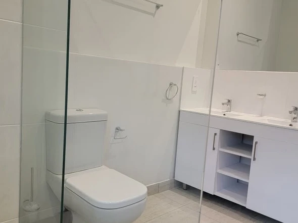 2 Bedroom Flat & Apartment