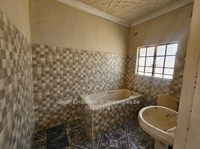 Spacious 4-Bedroom Home With Solar & Borehole In Zimre Park
