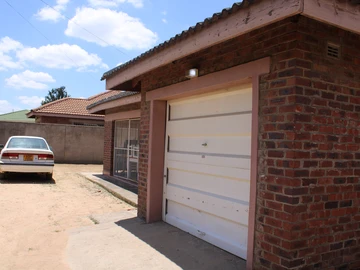 A house to rent in Mainway Meadows, Waterfalls.