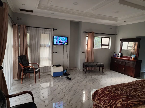 5 Bedroom House