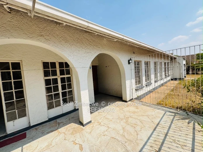 3-Bedroom Family Property On Over 1 Acre