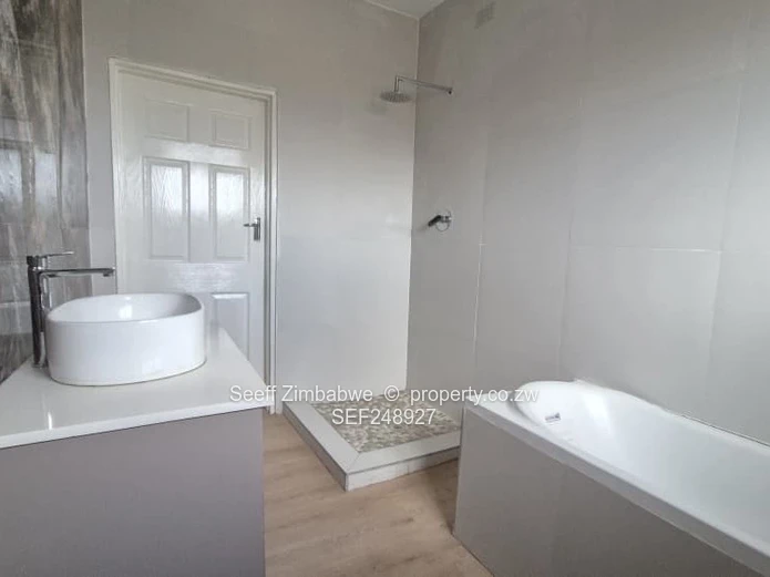 Sunlit Open-Plan 3-Bed with Single Lockup Garage