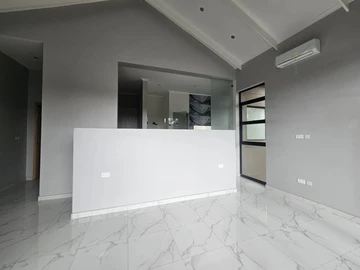 4 Bedroom Flat & Apartment