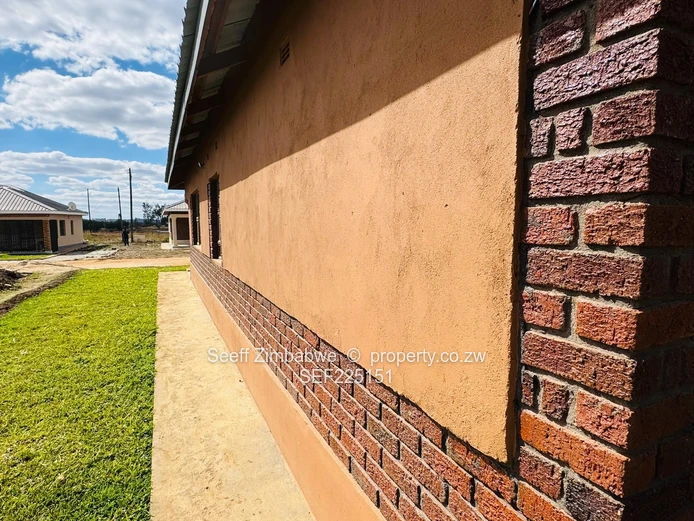 Modern 3 bed Garden Flat in Daylesford-Gweru