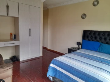 6 Bedroom House