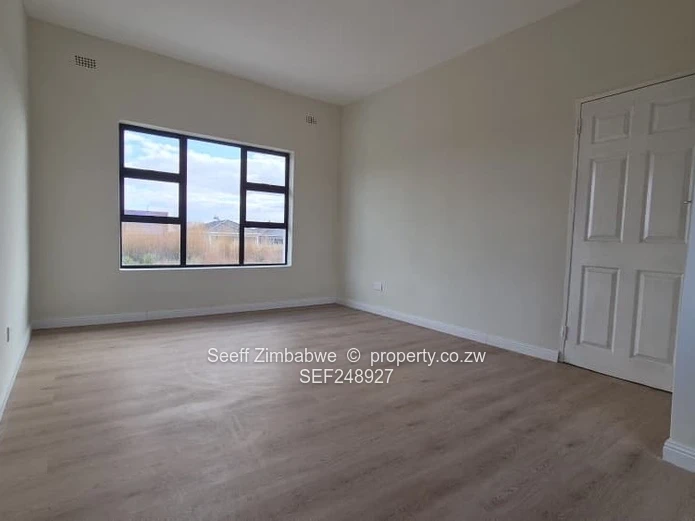Sunlit Open-Plan 3-Bed with Single Lockup Garage